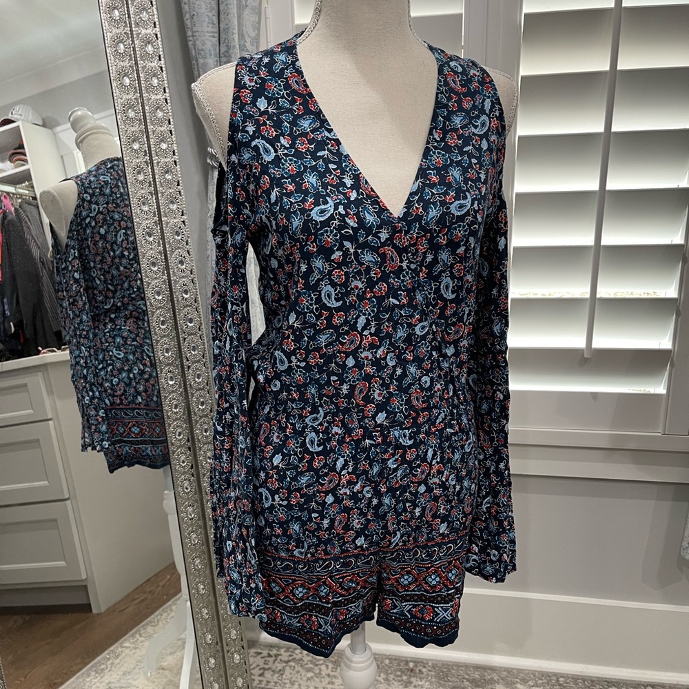 Shorts romper with bell sleeves